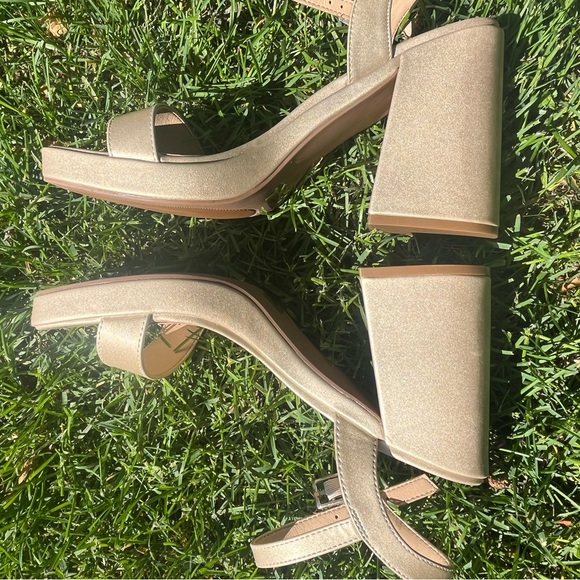 NIB Platform Sandals - Picture 6 of 9